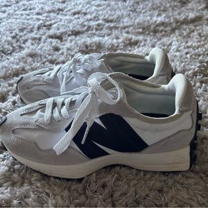 Women’s New Balance 327